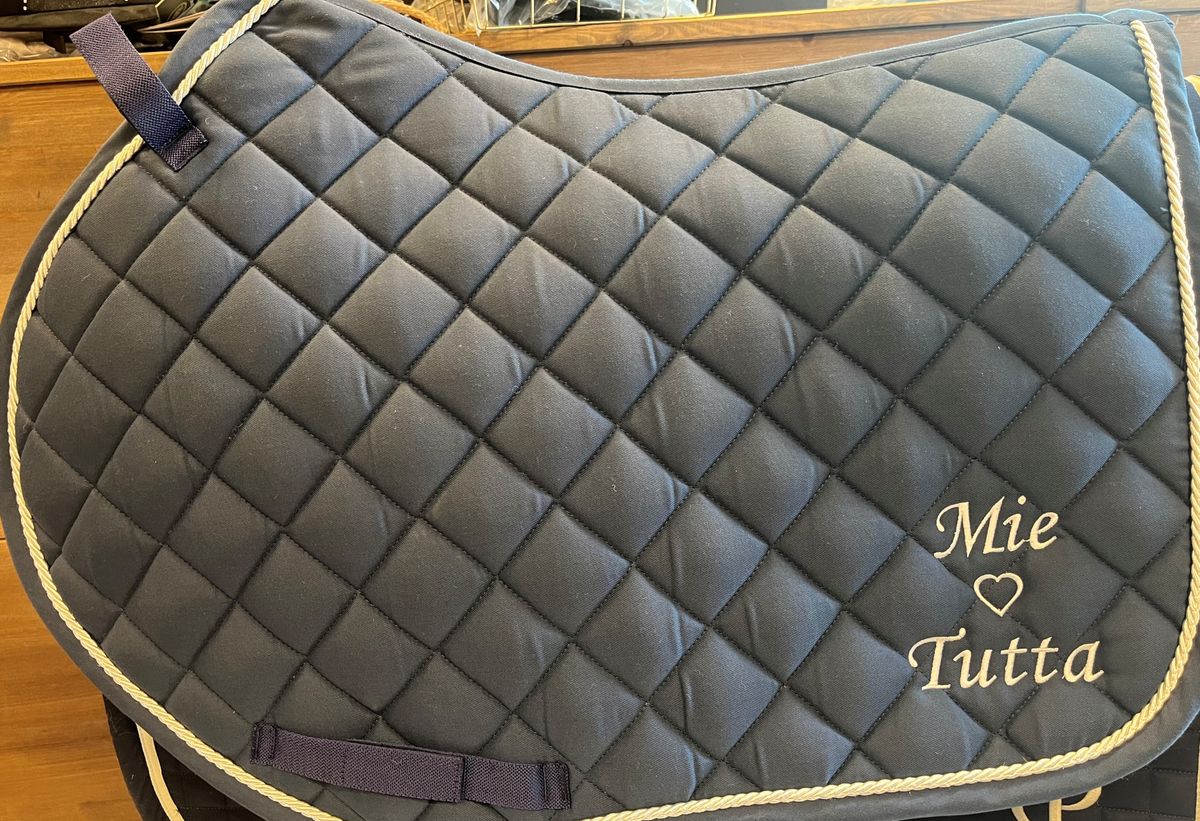  Borge Young Hamilton Saddle Pad Jumping Med Brodering