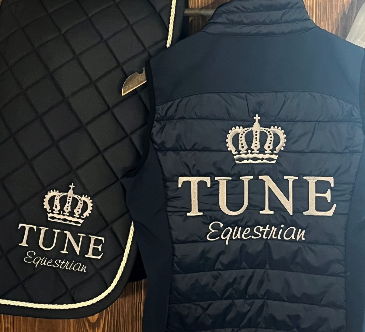 Pakke Vest Og  Sjabrak med Brodering